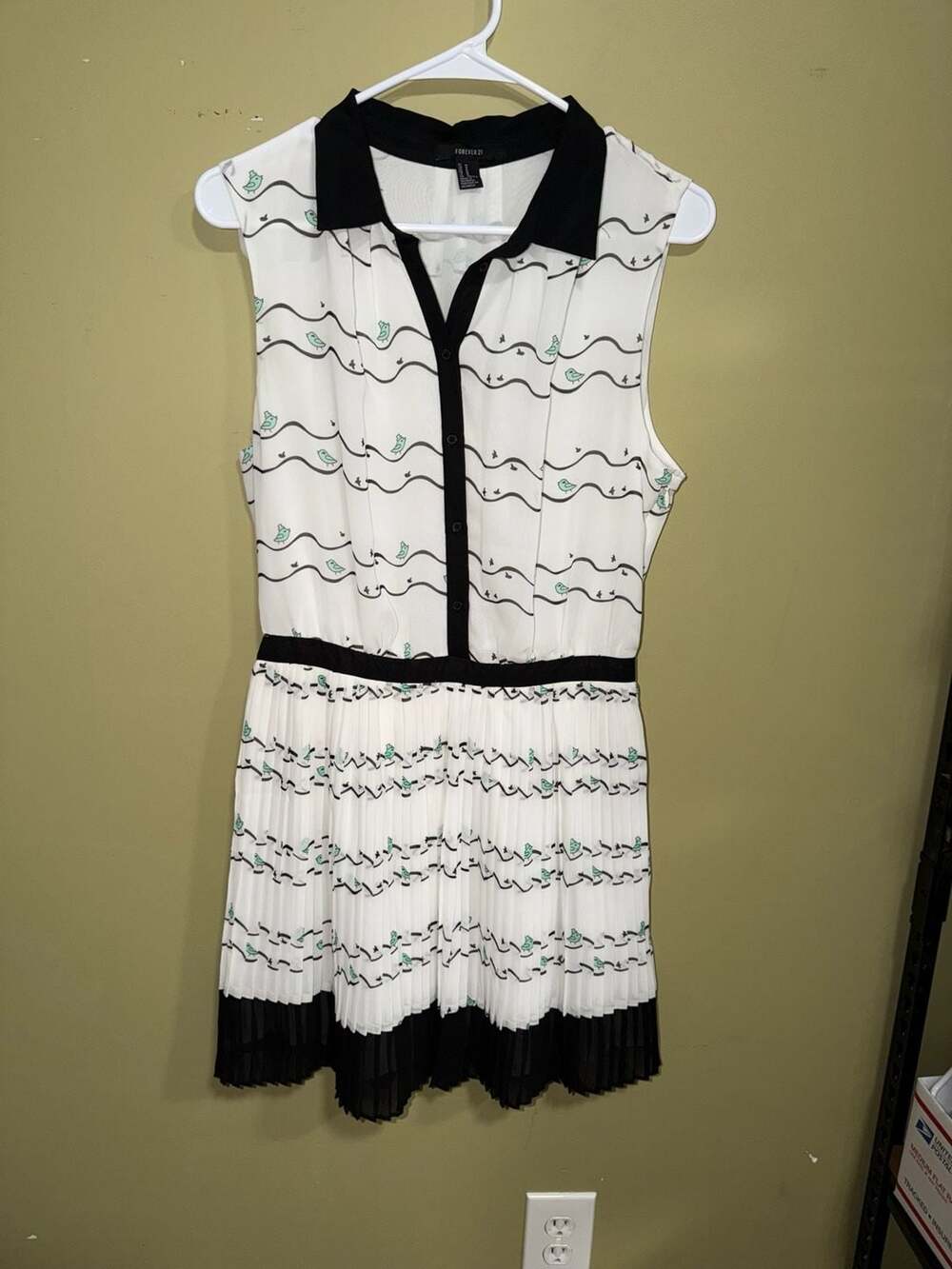 Forever 21 Bird Print Pleated Dress